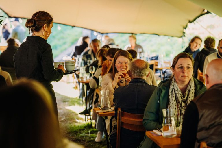 De Maaltuin op het Muiderslot — markt-eten in Huizen