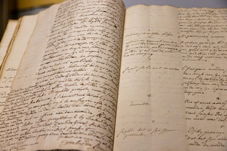 Achter de schermen van het archief — lezing in Huizen
