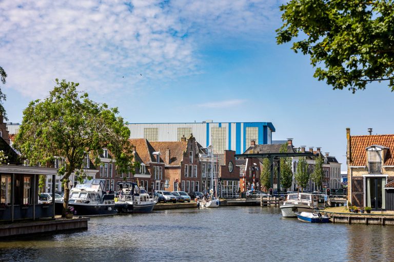 Zomerbraderie bij camping de Holle Poarte — markt-eten in Makkum