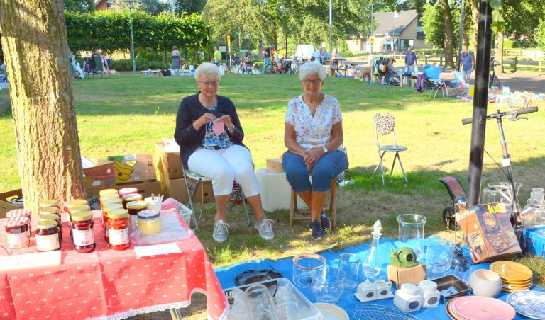 Kleedjesmarkt Garderen — muziek in Putten
