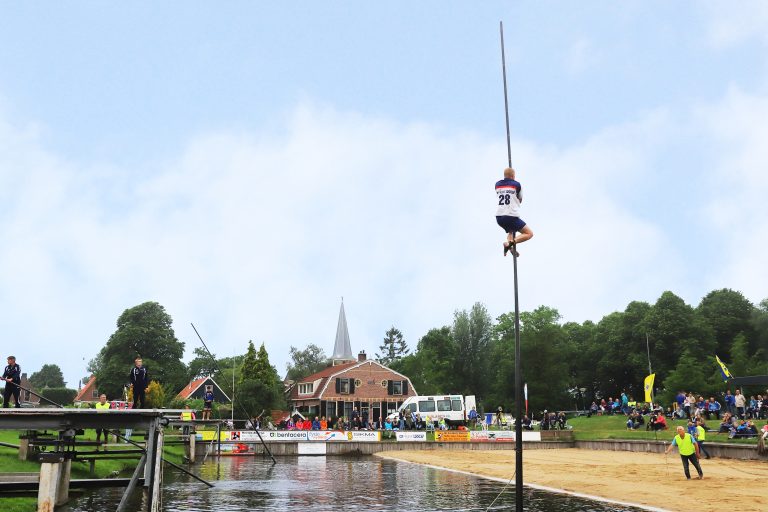 Nationale Fierljep Manifestatie 2026 — markt-eten in Workum
